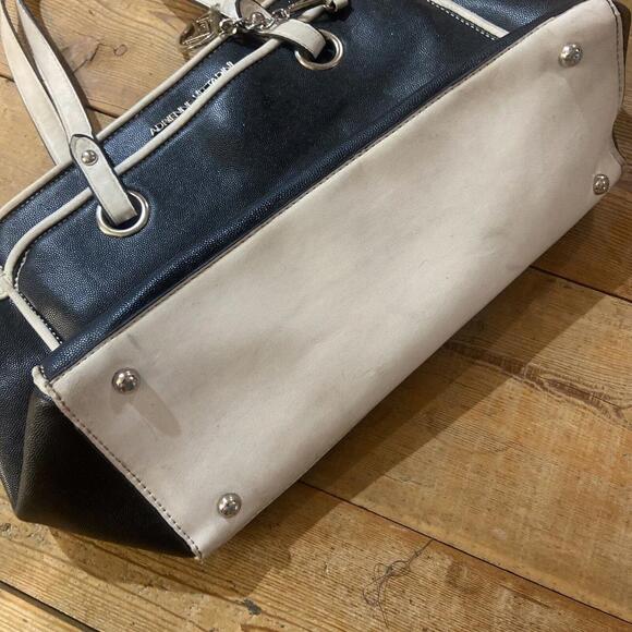 Adrienne Vittadini Black And White Handbag - Picture 7 of 9